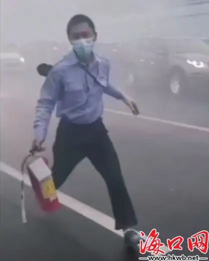 晚高峰海口街头，3辆公交突然停车！司机“跑”了…乘客点赞！
