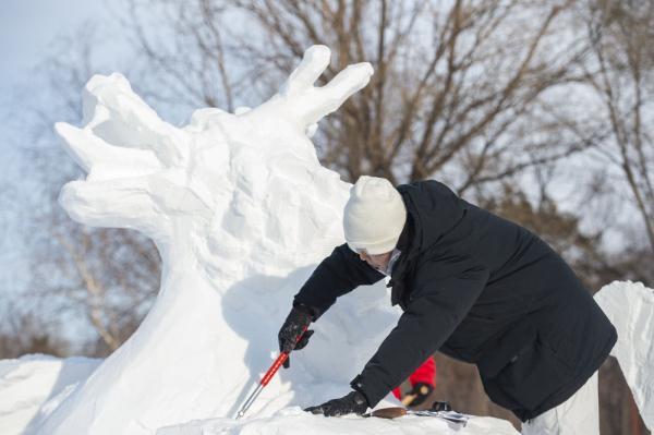 带你玩转冰雪龙江 | 雪雕高手“冰城”竞技 带你玩转冰雪龙江 | 雪雕高手“冰城”竞技