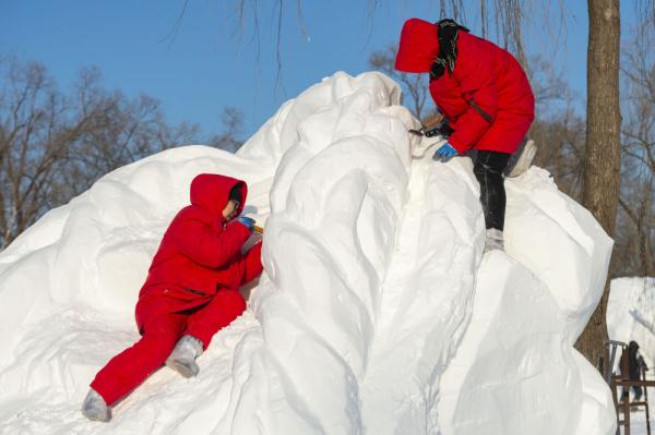 带你玩转冰雪龙江 | 雪雕高手“冰城”竞技 带你玩转冰雪龙江 | 雪雕高手“冰城”竞技