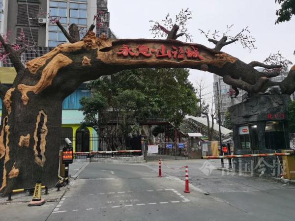 凉亭变成了公厕？小区这样操作，数百业主投票反对