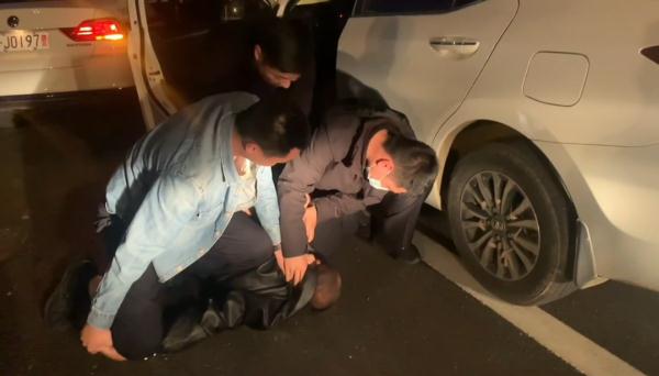 户籍女警智擒逃犯! 户籍女警智擒逃犯!