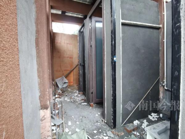 凉亭变成了公厕？小区这样操作，数百业主投票反对