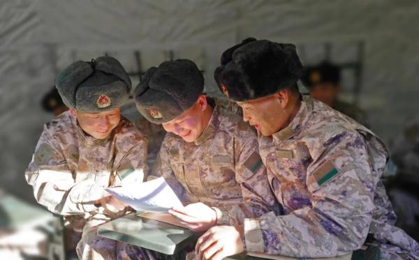 年货+1、礼物+1、温暖+1……这是属于中国军人的过年仪式感 年货+1、礼物+1、温暖+1……这是属于中国军人的过年仪式感