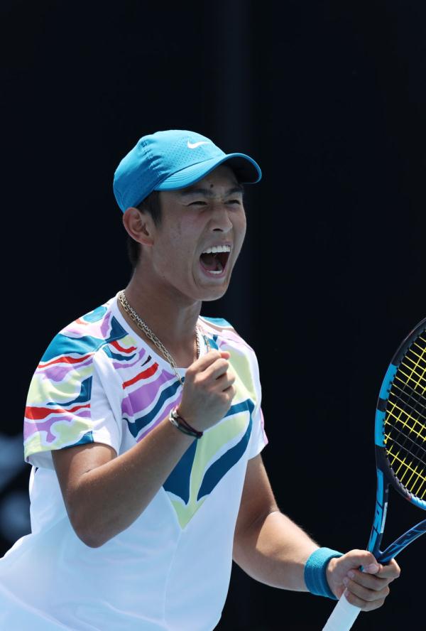 澳网｜商竣程创历史 郑钦文轻松晋级