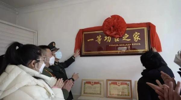 年货+1、礼物+1、温暖+1……这是属于中国军人的过年仪式感 年货+1、礼物+1、温暖+1……这是属于中国军人的过年仪式感