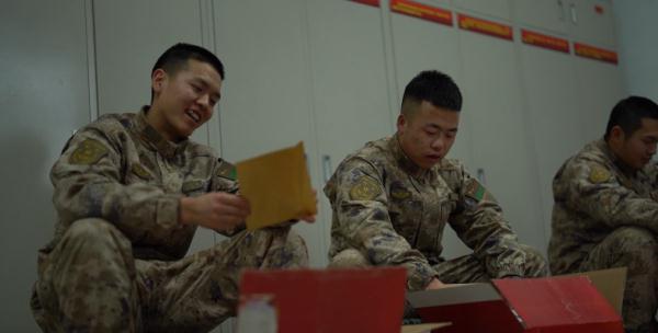 年货+1、礼物+1、温暖+1……这是属于中国军人的过年仪式感 年货+1、礼物+1、温暖+1……这是属于中国军人的过年仪式感