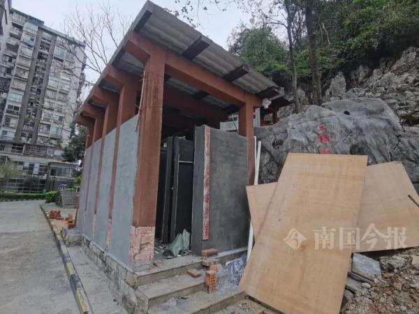 凉亭变成了公厕？小区这样操作，数百业主投票反对