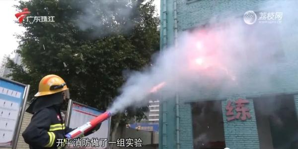 消防员做烟花爆竹燃放实验，3斤猪肉瞬间炸飞
