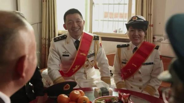 年货+1、礼物+1、温暖+1……这是属于中国军人的过年仪式感 年货+1、礼物+1、温暖+1……这是属于中国军人的过年仪式感