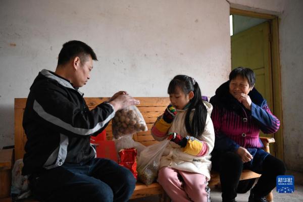 3000里回家路,女儿和妈妈在家等我 3000里回家路,女儿和妈妈在家等我