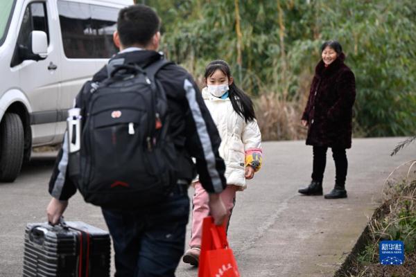 3000里回家路,女儿和妈妈在家等我 3000里回家路,女儿和妈妈在家等我