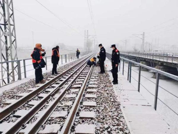 春运11天北京铁警破获各类案件104起 抓获网逃50人