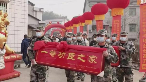 年货+1、礼物+1、温暖+1……这是属于中国军人的过年仪式感 年货+1、礼物+1、温暖+1……这是属于中国军人的过年仪式感