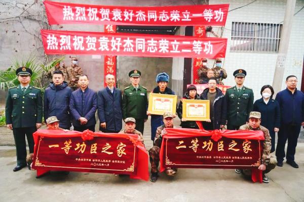 这个海军飞行员有什么过人之处，两年竟然集齐一二三等功？