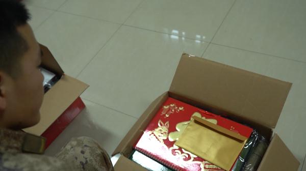年货+1、礼物+1、温暖+1……这是属于中国军人的过年仪式感 年货+1、礼物+1、温暖+1……这是属于中国军人的过年仪式感