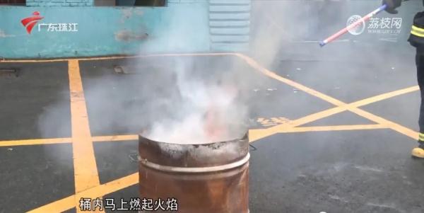 消防员做烟花爆竹燃放实验，3斤猪肉瞬间炸飞