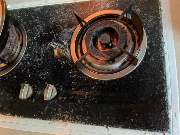 凌晨3点他听到“啪”的一声，起身查看救了全家！