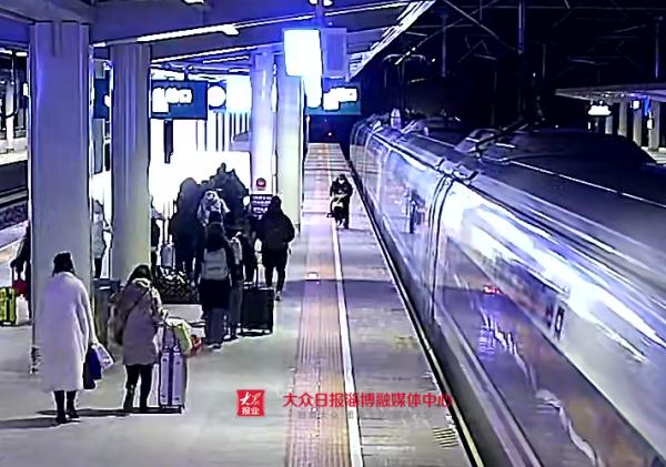 开往青岛的G283次列车发生惊险一幕！年底了，千万要注意