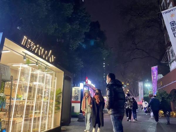 烟火气回归，南京小店再现排队等位