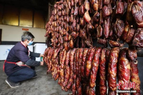 全国年味地图出炉！温州年夜饭“顶流”江蟹生、腊肉炒年糕、大黄鱼被点名