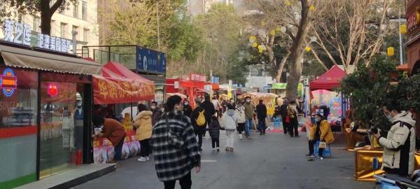 烟火气回归，南京小店再现排队等位