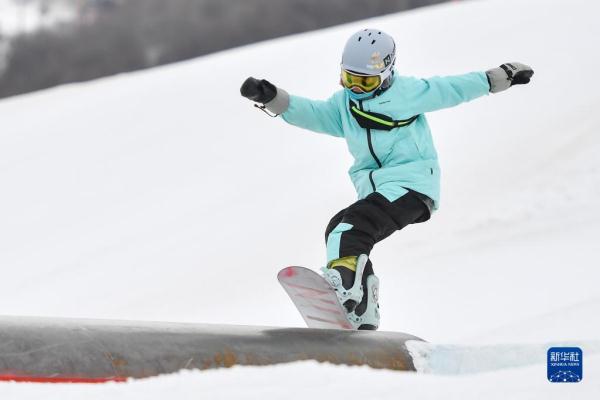 飞翔吧,滑雪少年 飞翔吧,滑雪少年