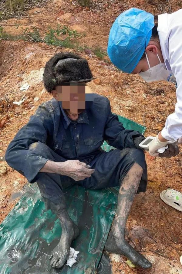 失联一夜,老人被困水沟!关键时刻,他们来了! 失联一夜,老人被困水沟!关键时刻,他们来了!