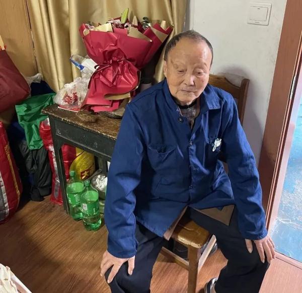 拉煤攒下11000元捐给汶川，“爷爷被天使邀请到天堂常住了”
