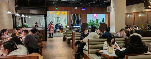 烟火气回归，南京小店再现排队等位