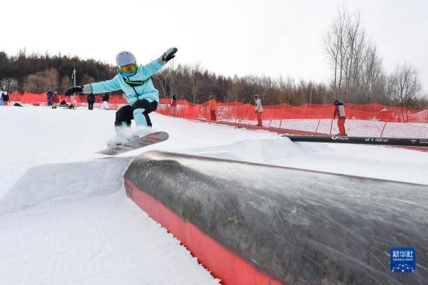 飞翔吧,滑雪少年 飞翔吧,滑雪少年