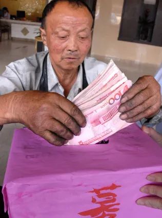 拉煤攒下11000元捐给汶川，“爷爷被天使邀请到天堂常住了”