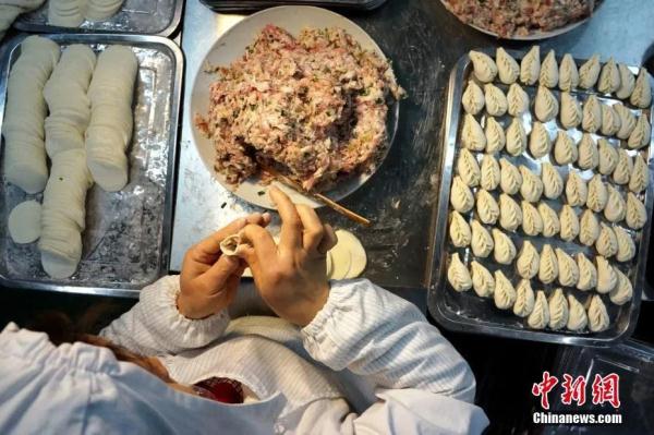全国年味地图出炉！温州年夜饭“顶流”江蟹生、腊肉炒年糕、大黄鱼被点名