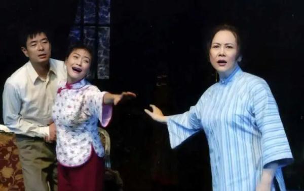 从电影演员到央视春晚主持人，她最难忘的是那场婚礼……