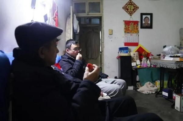 “天才翻译家”金晓宇父亲离世，他瞒着儿子签下了遗体捐赠志愿书……