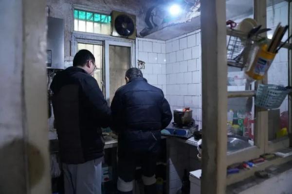 “天才翻译家”金晓宇父亲离世，他瞒着儿子签下了遗体捐赠志愿书……