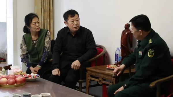 致敬英雄父母！这个春节他们和“孩子”在一起