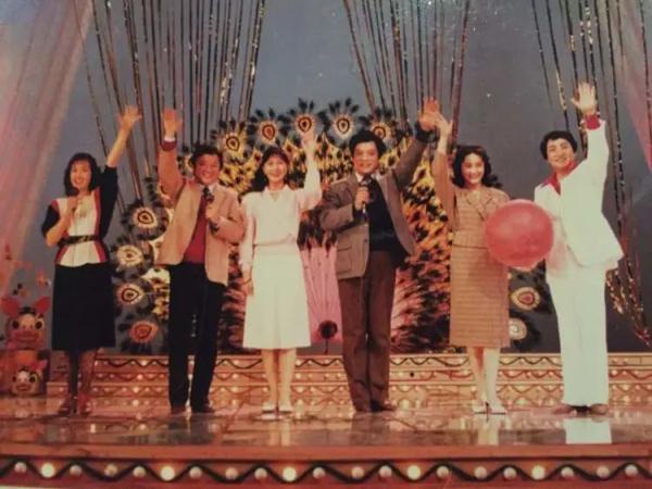 从电影演员到央视春晚主持人，她最难忘的是那场婚礼……