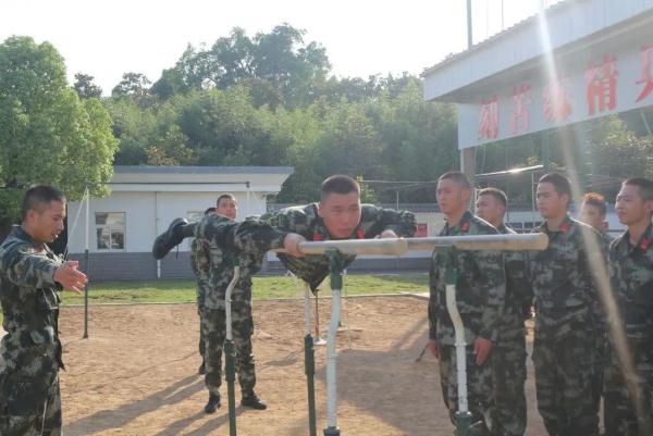 致敬英雄父母！这个春节他们和“孩子”在一起