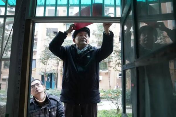 “天才翻译家”金晓宇父亲离世，他瞒着儿子签下了遗体捐赠志愿书……