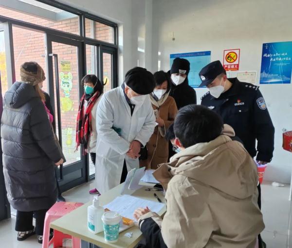 上海青浦警方查处两起非法销售烟花爆竹案