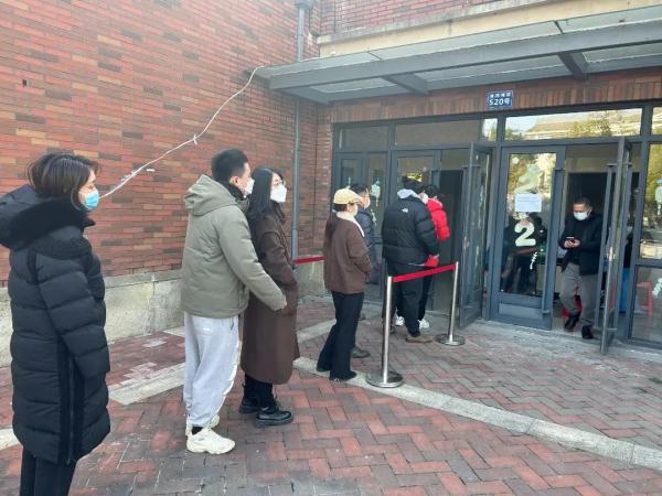 上海青浦警方查处两起非法销售烟花爆竹案