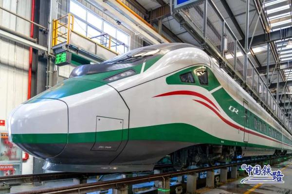 新型CR200J复兴号又上新,这次是“高原版” 新型CR200J复兴号又上新,这次是“高原版”