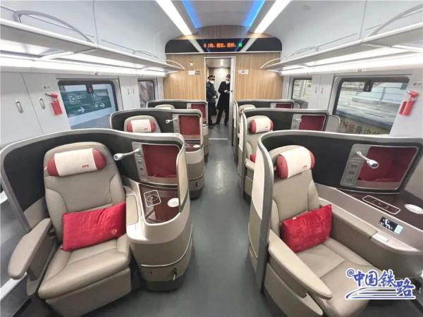 新型CR200J复兴号又上新,这次是“高原版” 新型CR200J复兴号又上新,这次是“高原版”