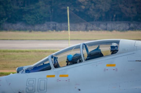 南部战区海军航空兵某旅飞行训练掠影