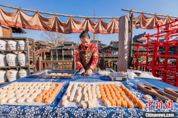 浙江乌镇推“水上年市” 在水乡感受年味 浙江乌镇推“水上年市” 在水乡感受年味
