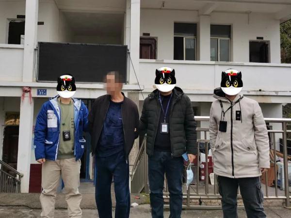 涉及命案潜逃20年被抓，嫌疑人曾改名换姓在孤岛当搬运工