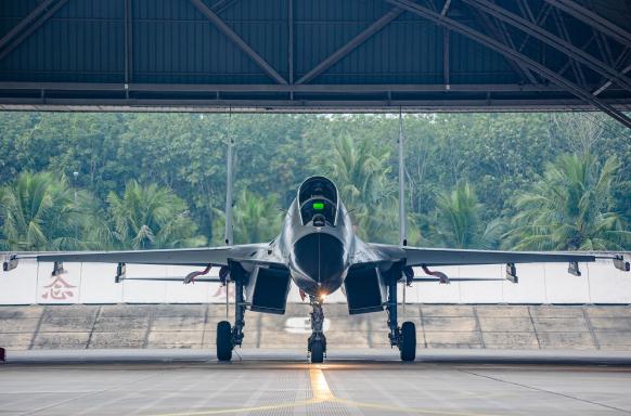 南部战区海军航空兵某旅飞行训练掠影