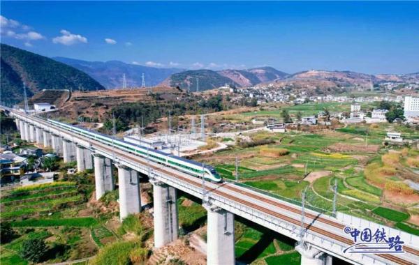 新型CR200J复兴号又上新,这次是“高原版” 新型CR200J复兴号又上新,这次是“高原版”