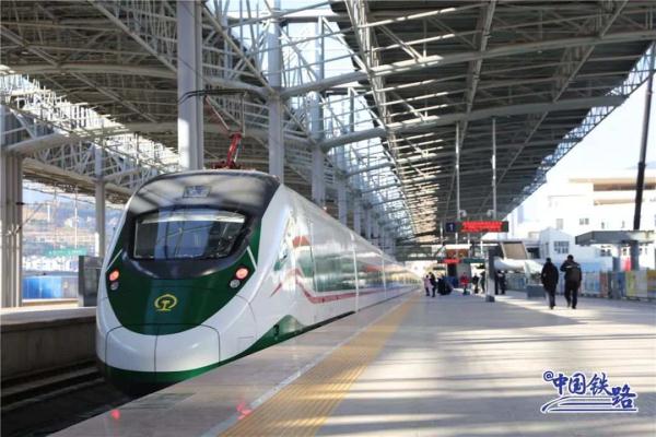 新型CR200J复兴号又上新,这次是“高原版” 新型CR200J复兴号又上新,这次是“高原版”