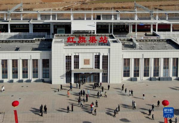 新华全媒+丨“红旗渠”号旅客列车首发林州
